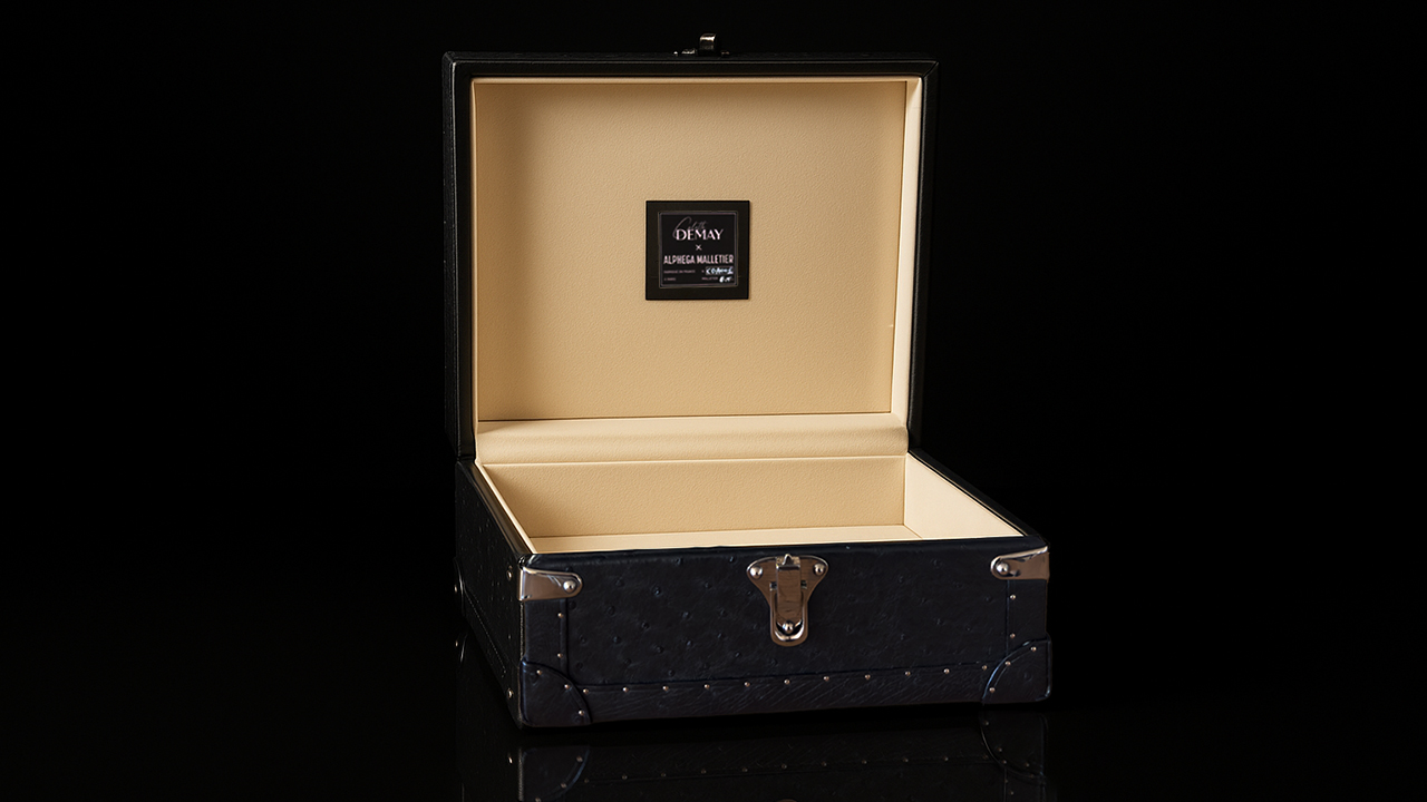 20250515_1032_Luxury Box Elegance_remix_01jv9h3z8sfma824p1rk0ghrxg